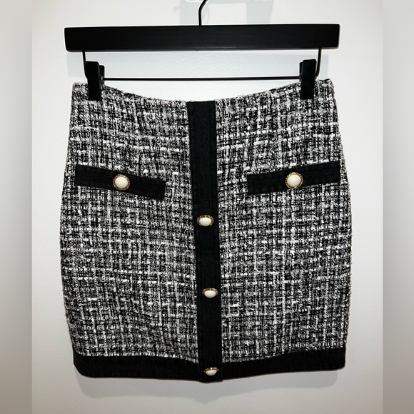 Like New GUESS Gaia Tweed Skirt with Buttons - Picture 6 of 9